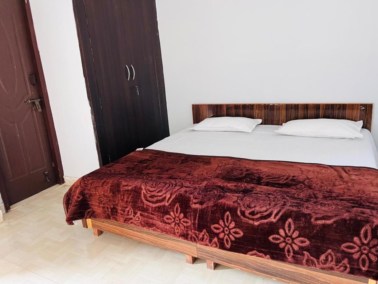 Kaushik Bhawan Hotel Rishikesh Bagian luar foto