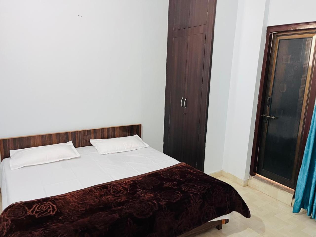 Kaushik Bhawan Hotel Rishikesh Bagian luar foto