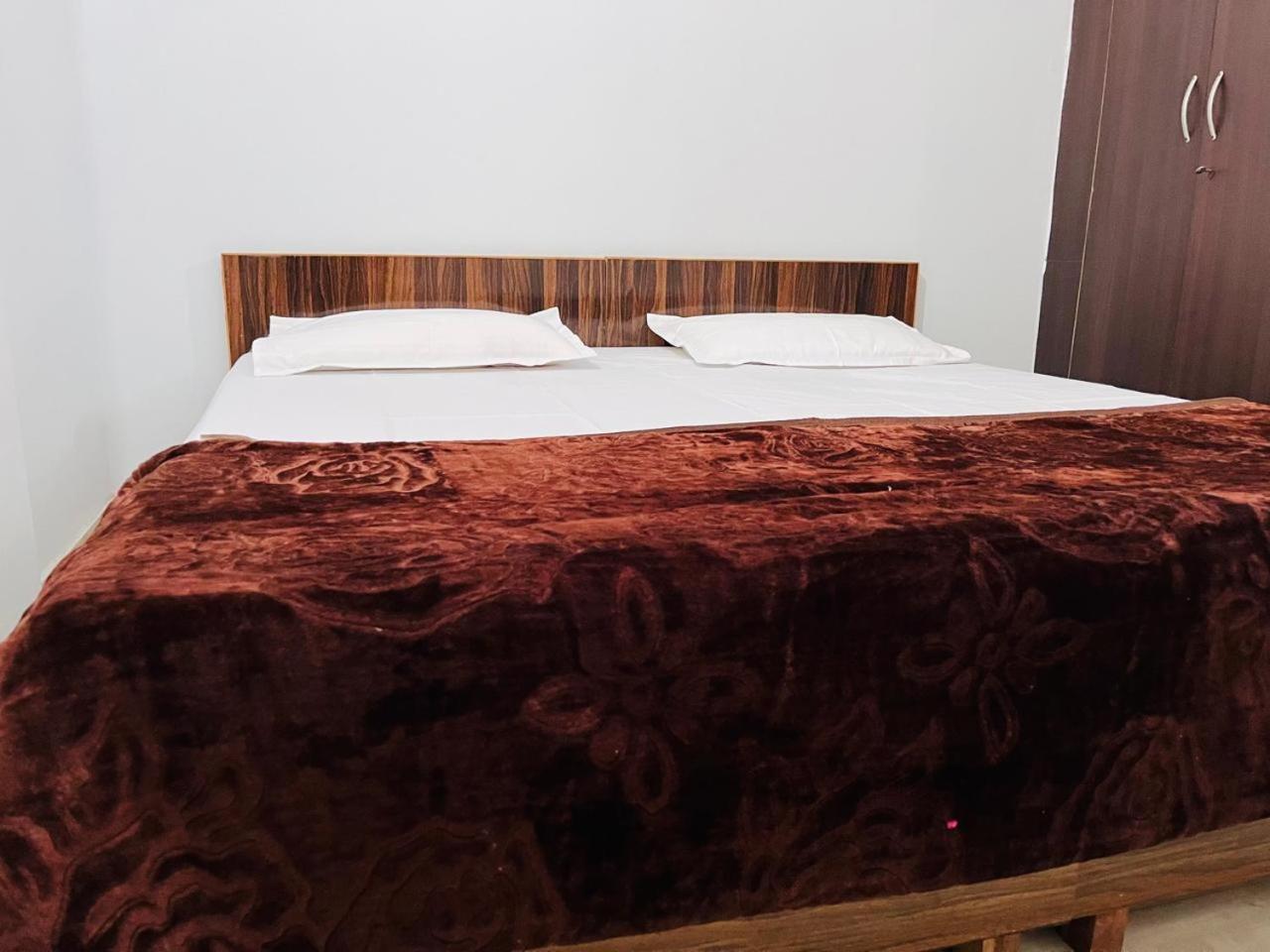 Kaushik Bhawan Hotel Rishikesh Bagian luar foto